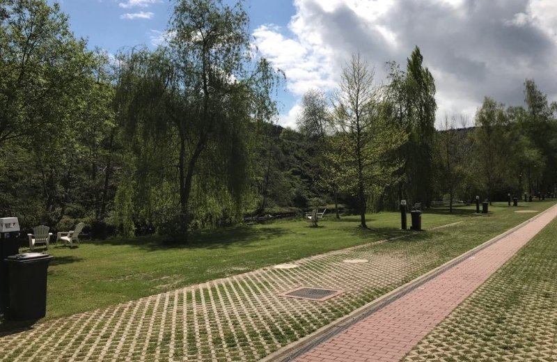 Campingplatz am wasser gros 3