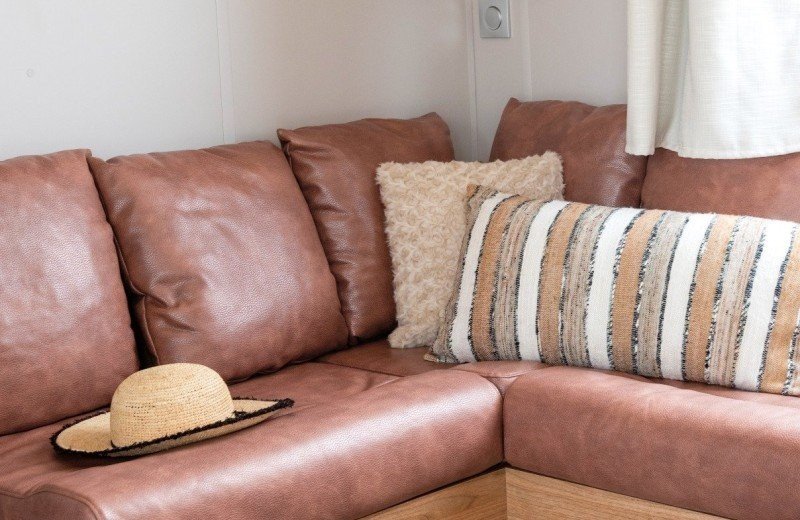 Stacaravan violette woonkamer 2