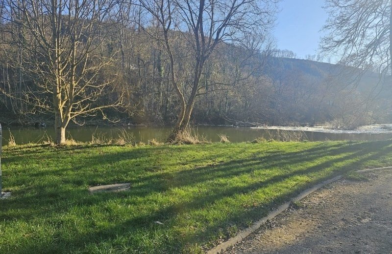 Stellplatz am Wasser klein